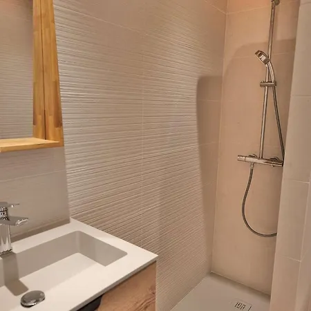 Rénové - 4 Pers Avec Terrasse - - Fr-1-458-259 Appartement